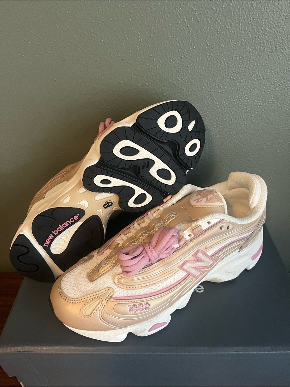 New Balance 1000 White Gold Pink Sneakers Women’s 8 Men’s 6.5 M1000FLP